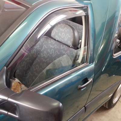 CORTAVIENTOS PARA PUERTAS DELANTERAS